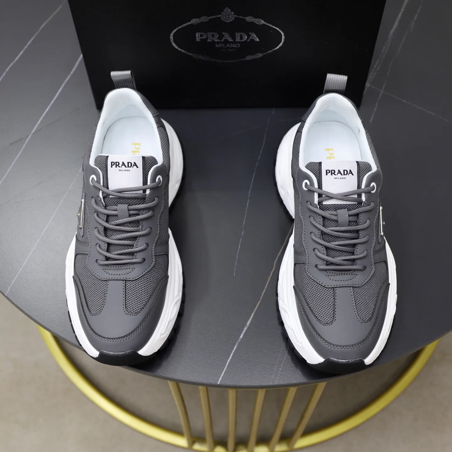 Ex-factory price: 462💰🙅‍♂️🙅‍♂️🙅‍♂️ Brand: PRADA Standard code: 38-44 (45 customized) Grade: Same as the official website Material: Original material splicing Comfortable and breathable lining Lightweight and wear-resistant sports outsole Style category: Men's fashionable casual shoes Running sneakers Distinguished luxury brand elements Top luxury Color: actual picture color